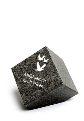 A133N | Massief blok + tekst | 9x9x9cm
