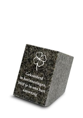 A137K | Massief blok + tekst | 8x11x8cm